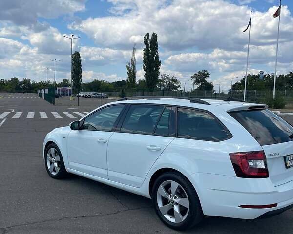 Белый Шкода Октавия, объемом двигателя 2 л и пробегом 220 тыс. км за 16200 $, фото 8 на Automoto.ua