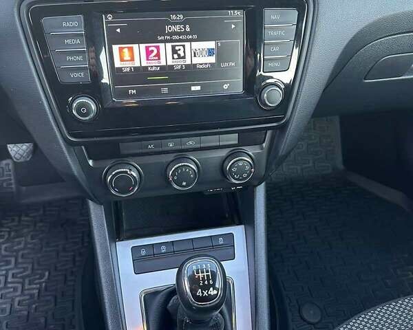 Білий Шкода Октавія, об'ємом двигуна 1.6 л та пробігом 155 тис. км за 12300 $, фото 13 на Automoto.ua