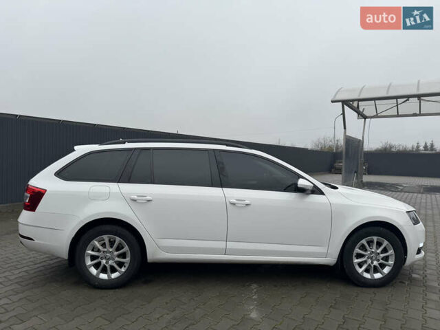 Белый Шкода Октавия, объемом двигателя 1.6 л и пробегом 280 тыс. км за 11900 $, фото 14 на Automoto.ua