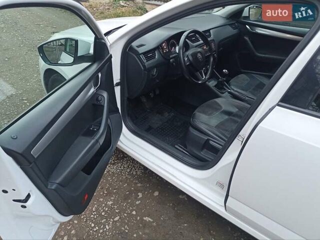 Білий Шкода Октавія, об'ємом двигуна 1.6 л та пробігом 247 тис. км за 10900 $, фото 1 на Automoto.ua