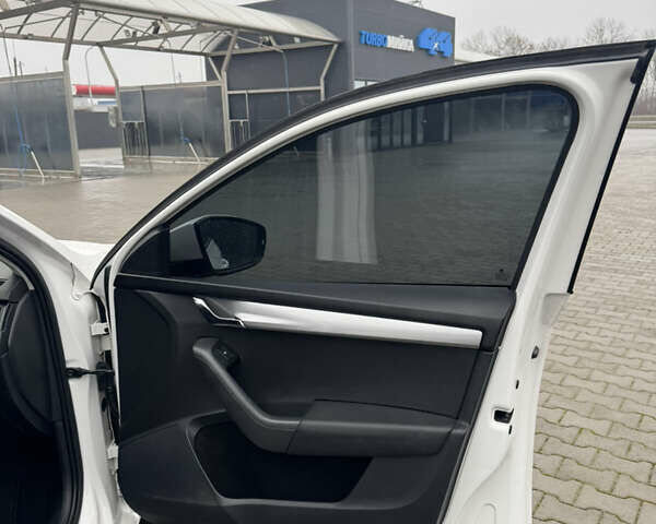 Белый Шкода Октавия, объемом двигателя 1.6 л и пробегом 280 тыс. км за 11900 $, фото 25 на Automoto.ua