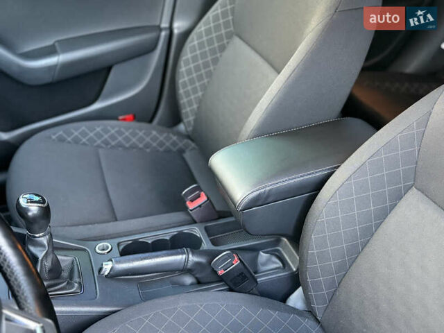 Білий Шкода Октавія, об'ємом двигуна 1.6 л та пробігом 290 тис. км за 11300 $, фото 54 на Automoto.ua