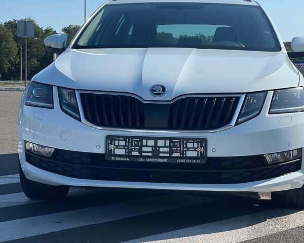 Белый Шкода Октавия, объемом двигателя 2 л и пробегом 220 тыс. км за 16200 $, фото 124 на Automoto.ua