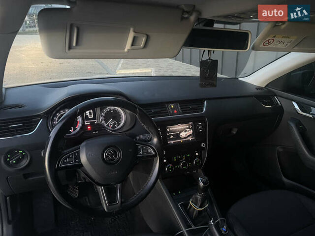 Білий Шкода Октавія, об'ємом двигуна 1.6 л та пробігом 344 тис. км за 10500 $, фото 4 на Automoto.ua