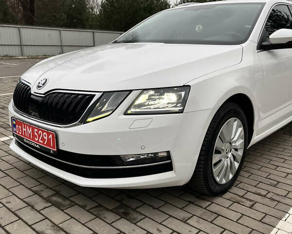 Білий Шкода Октавія, об'ємом двигуна 1.97 л та пробігом 241 тис. км за 15950 $, фото 9 на Automoto.ua