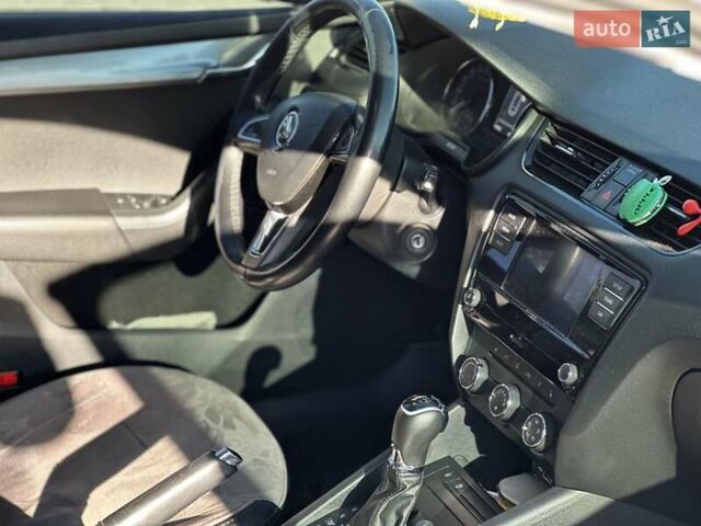Белый Шкода Октавия, объемом двигателя 1.6 л и пробегом 198 тыс. км за 13500 $, фото 7 на Automoto.ua