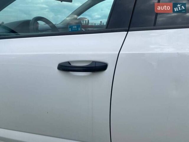 Білий Шкода Октавія, об'ємом двигуна 1.6 л та пробігом 193 тис. км за 12300 $, фото 2 на Automoto.ua