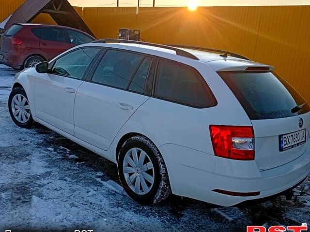 Белый Шкода Октавия, объемом двигателя 1.6 л и пробегом 245 тыс. км за 11900 $, фото 2 на Automoto.ua