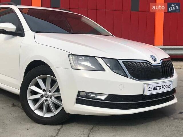 Белый Шкода Октавия, объемом двигателя 1.6 л и пробегом 270 тыс. км за 13990 $, фото 1 на Automoto.ua