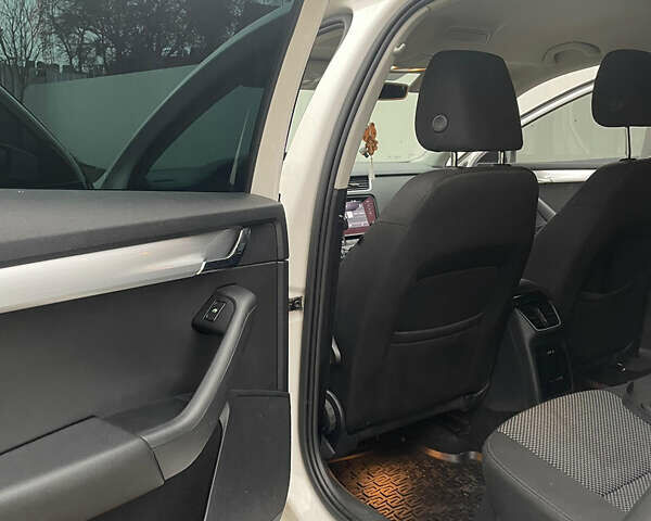 Белый Шкода Октавия, объемом двигателя 1.6 л и пробегом 200 тыс. км за 13700 $, фото 16 на Automoto.ua