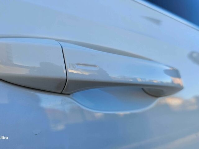 Белый Шкода Октавия, объемом двигателя 1.6 л и пробегом 245 тыс. км за 12500 $, фото 12 на Automoto.ua