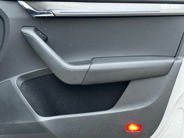 Белый Шкода Октавия, объемом двигателя 1.6 л и пробегом 212 тыс. км за 15340 $, фото 20 на Automoto.ua