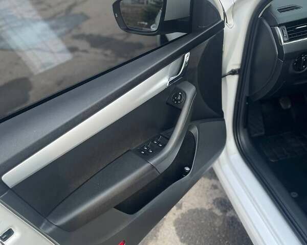 Белый Шкода Октавия, объемом двигателя 1.6 л и пробегом 178 тыс. км за 11750 $, фото 11 на Automoto.ua