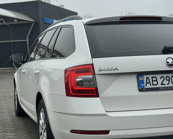 Белый Шкода Октавия, объемом двигателя 1.6 л и пробегом 280 тыс. км за 11900 $, фото 10 на Automoto.ua