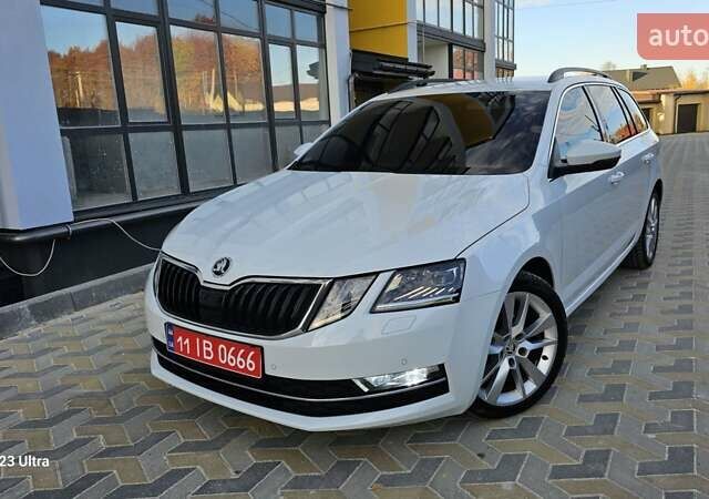 Белый Шкода Октавия, объемом двигателя 1.6 л и пробегом 245 тыс. км за 12499 $, фото 4 на Automoto.ua