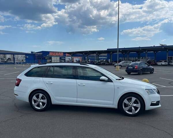 Белый Шкода Октавия, объемом двигателя 2 л и пробегом 220 тыс. км за 16200 $, фото 9 на Automoto.ua