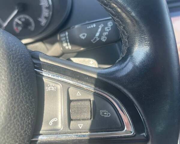 Белый Шкода Октавия, объемом двигателя 2 л и пробегом 220 тыс. км за 16200 $, фото 92 на Automoto.ua