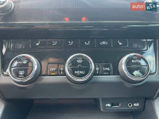 Белый Шкода Октавия, объемом двигателя 2 л и пробегом 220 тыс. км за 16200 $, фото 47 на Automoto.ua