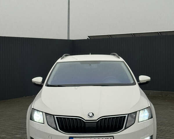 Белый Шкода Октавия, объемом двигателя 1.6 л и пробегом 280 тыс. км за 11900 $, фото 8 на Automoto.ua