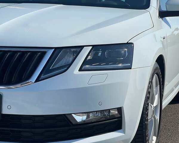 Белый Шкода Октавия, объемом двигателя 2 л и пробегом 220 тыс. км за 16200 $, фото 119 на Automoto.ua