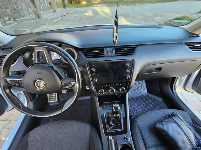 Белый Шкода Октавия, объемом двигателя 1.6 л и пробегом 245 тыс. км за 12500 $, фото 16 на Automoto.ua