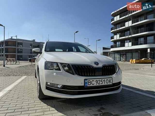 Белый Шкода Октавия, объемом двигателя 2 л и пробегом 220 тыс. км за 15999 $, фото 131 на Automoto.ua