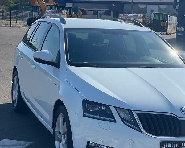 Белый Шкода Октавия, объемом двигателя 2 л и пробегом 220 тыс. км за 16200 $, фото 135 на Automoto.ua