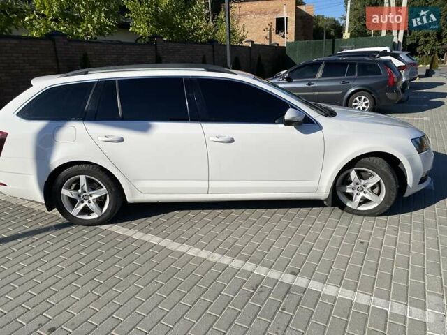 Белый Шкода Октавия, объемом двигателя 1.97 л и пробегом 221 тыс. км за 15300 $, фото 2 на Automoto.ua