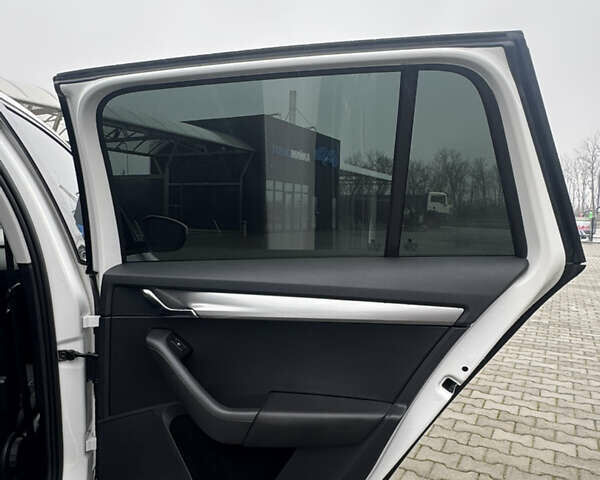 Белый Шкода Октавия, объемом двигателя 1.6 л и пробегом 280 тыс. км за 11900 $, фото 23 на Automoto.ua