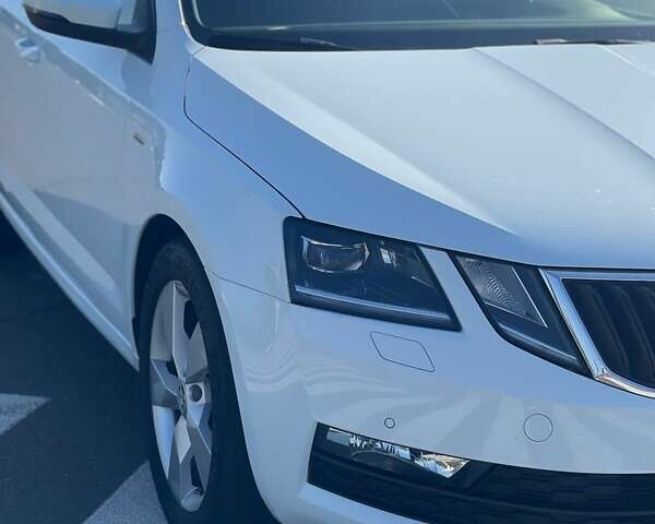 Белый Шкода Октавия, объемом двигателя 2 л и пробегом 220 тыс. км за 16200 $, фото 122 на Automoto.ua