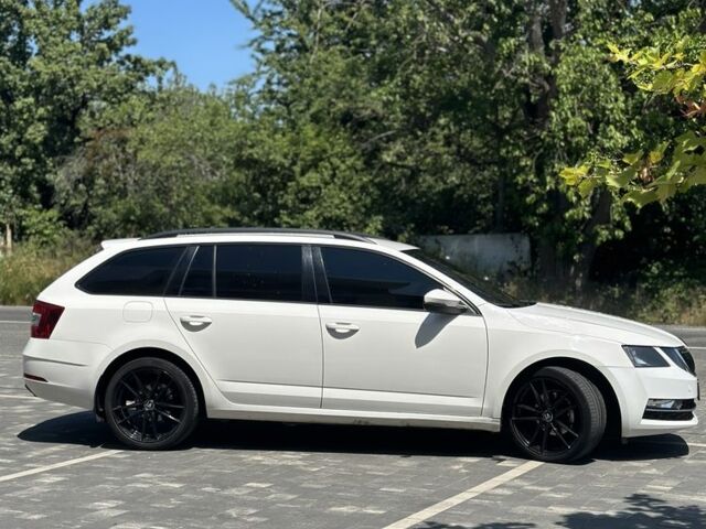 Білий Шкода Октавія, об'ємом двигуна 1.6 л та пробігом 300 тис. км за 12800 $, фото 2 на Automoto.ua