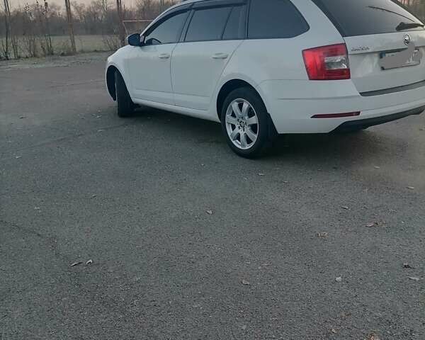 Белый Шкода Октавия, объемом двигателя 1.6 л и пробегом 211 тыс. км за 12900 $, фото 11 на Automoto.ua