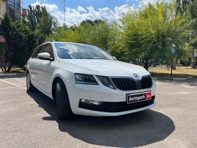 Белый Шкода Октавия, объемом двигателя 2 л и пробегом 209 тыс. км за 16990 $, фото 6 на Automoto.ua