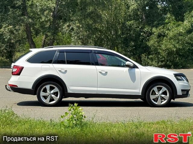 Білий Шкода Октавія, об'ємом двигуна 2 л та пробігом 240 тис. км за 19500 $, фото 2 на Automoto.ua