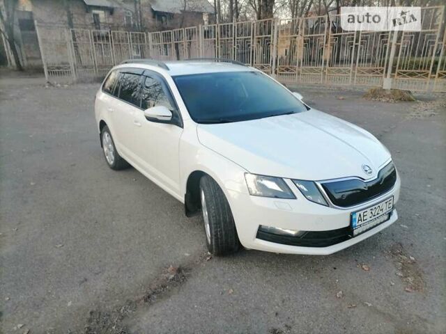 Белый Шкода Октавия, объемом двигателя 1.6 л и пробегом 211 тыс. км за 12900 $, фото 17 на Automoto.ua