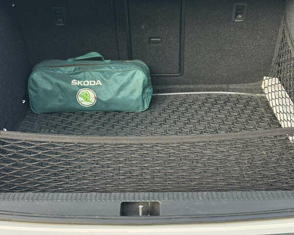 Білий Шкода Октавія, об'ємом двигуна 1.8 л та пробігом 130 тис. км за 16150 $, фото 12 на Automoto.ua