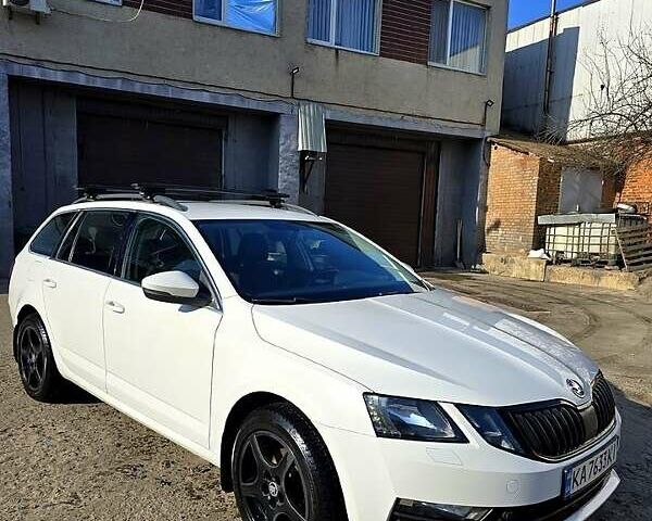 Белый Шкода Октавия, объемом двигателя 2 л и пробегом 269 тыс. км за 13900 $, фото 1 на Automoto.ua