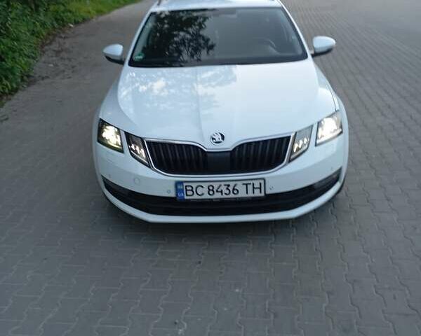 Білий Шкода Октавія, об'ємом двигуна 1.6 л та пробігом 223 тис. км за 15950 $, фото 1 на Automoto.ua