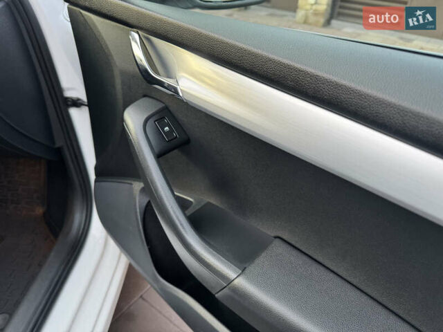 Білий Шкода Октавія, об'ємом двигуна 2 л та пробігом 210 тис. км за 16400 $, фото 45 на Automoto.ua