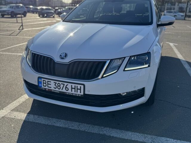 Шкода Октавия 2018 в Одессе на Automoto.ua Белый Шкода Октавия, объемом двигателя 1.6 л и пробегом 236 тыс. км за 14600 $, фото 2 на Automoto.ua