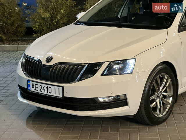 Білий Шкода Октавія, об'ємом двигуна 1.97 л та пробігом 227 тис. км за 15299 $, фото 1 на Automoto.ua