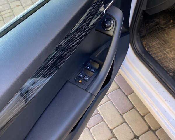 Белый Шкода Октавия, объемом двигателя 1.6 л и пробегом 223 тыс. км за 15500 $, фото 7 на Automoto.ua