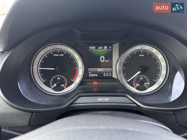 Белый Шкода Октавия, объемом двигателя 1.6 л и пробегом 239 тыс. км за 15000 $, фото 24 на Automoto.ua