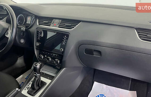 Белый Шкода Октавия, объемом двигателя 1.6 л и пробегом 209 тыс. км за 15950 $, фото 15 на Automoto.ua