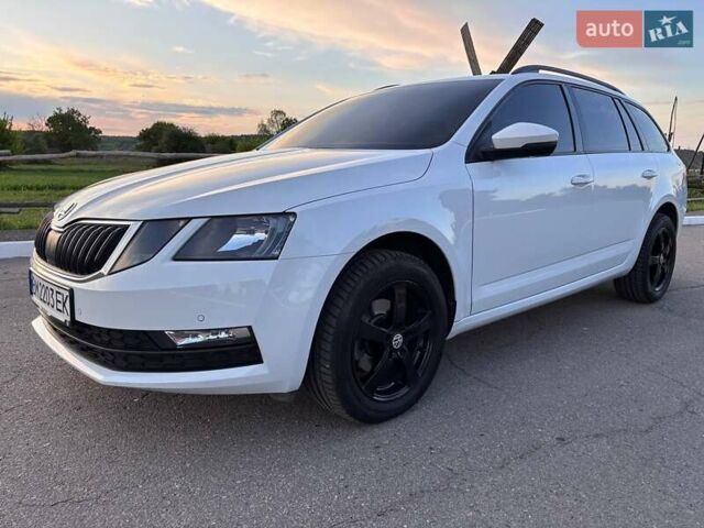 Шкода Октавия 2018 в Киеве на Automoto.ua Белый Шкода Октавия, объемом двигателя 1.6 л и пробегом 206 тыс. км за 14600 $, фото 1 на Automoto.ua