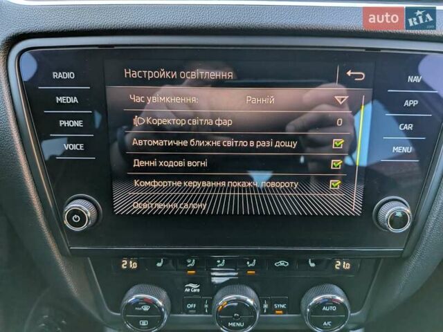 Білий Шкода Октавія, об'ємом двигуна 1.6 л та пробігом 210 тис. км за 14350 $, фото 46 на Automoto.ua