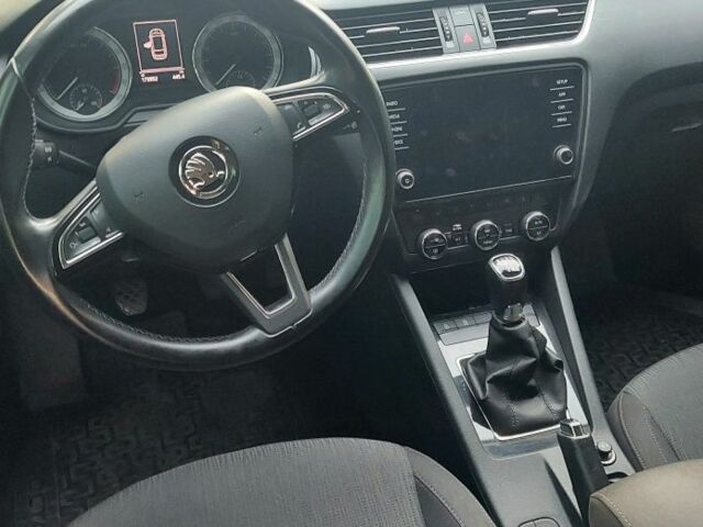 Білий Шкода Октавія, об'ємом двигуна 1.6 л та пробігом 178 тис. км за 14700 $, фото 4 на Automoto.ua