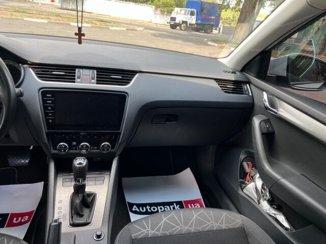 Белый Шкода Октавия, объемом двигателя 2 л и пробегом 209 тыс. км за 16990 $, фото 16 на Automoto.ua