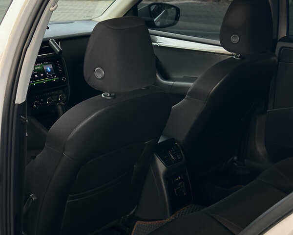 Білий Шкода Октавія, об'ємом двигуна 1.97 л та пробігом 225 тис. км за 15499 $, фото 16 на Automoto.ua