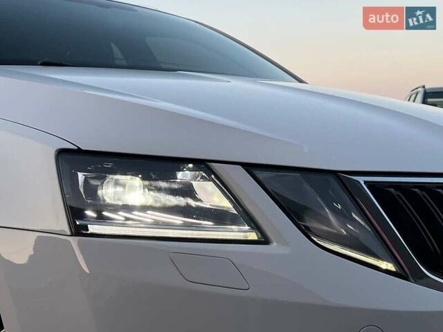 Білий Шкода Октавія, об'ємом двигуна 1.6 л та пробігом 302 тис. км за 14290 $, фото 12 на Automoto.ua